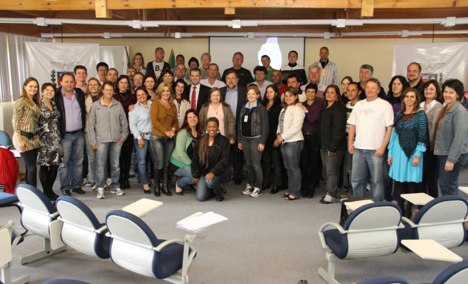 Arns participa de lançamento de Projeto Miniatletismo Arns participa de lançamento de Projeto Miniatletismo