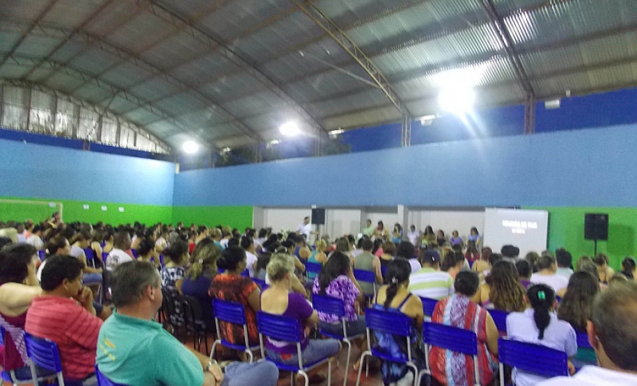 Reunião bimestral com pais para apresentação da prestação de contas.