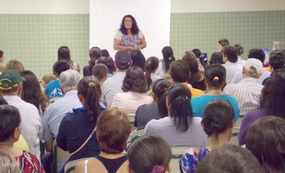 Reunião bimestral com pais para apresentação da prestação de contas.