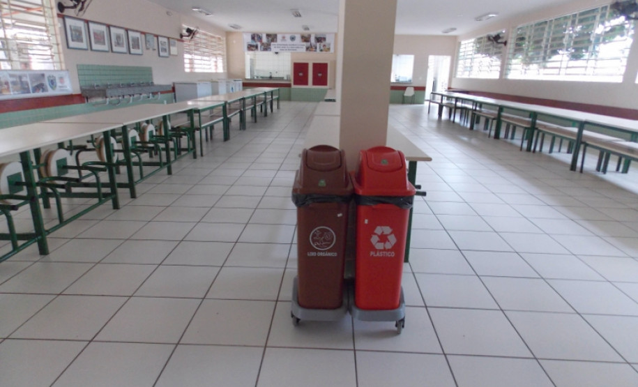 Lixeiras adquiridas com o PDDE.