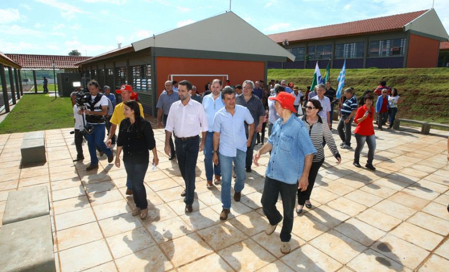 Governador Beto Richa inaugura a Escola Estadual do Campo José Marti, no Assentamento 8 de Abril. Jardim Alegrei/Pr, 30.11.2013.