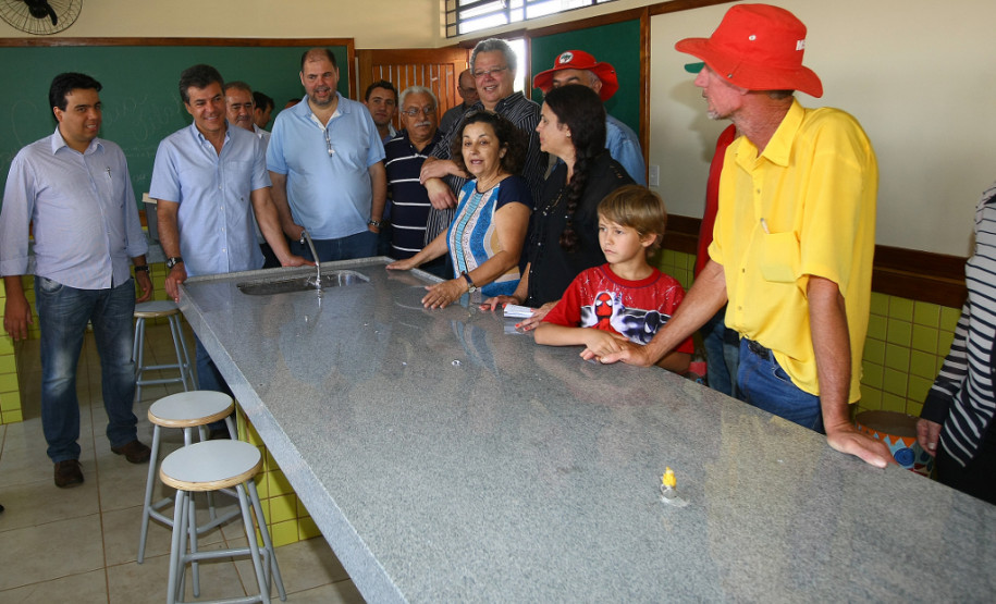 Governador Beto Richa inaugura a Escola Estadual do Campo José Marti, no Assentamento 8 de Abril. Jardim Alegrei/Pr, 30.11.2013.