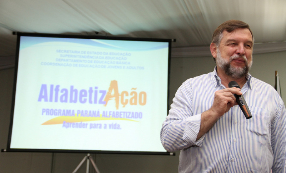 Secretaria prepara voluntários do Paraná Alfabetizado