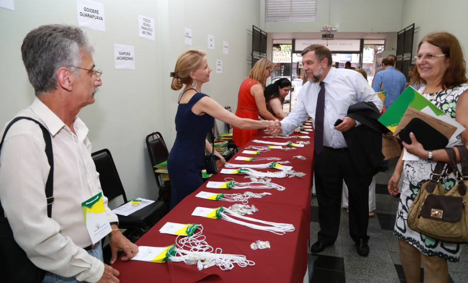 Encontro Estadual de Alfabetização e Educação de Jovens e Adultos (EJA) reúne os 399 secretários municipais de Educação do Paraná. <br />
<br />
Veja mais fotos em: <a href=" http://www.flickr.com/photos/flavioarns/sets/72157638340611965/page2/" target="_blank"> http://www.flickr.com/photos/flavioarns </a>