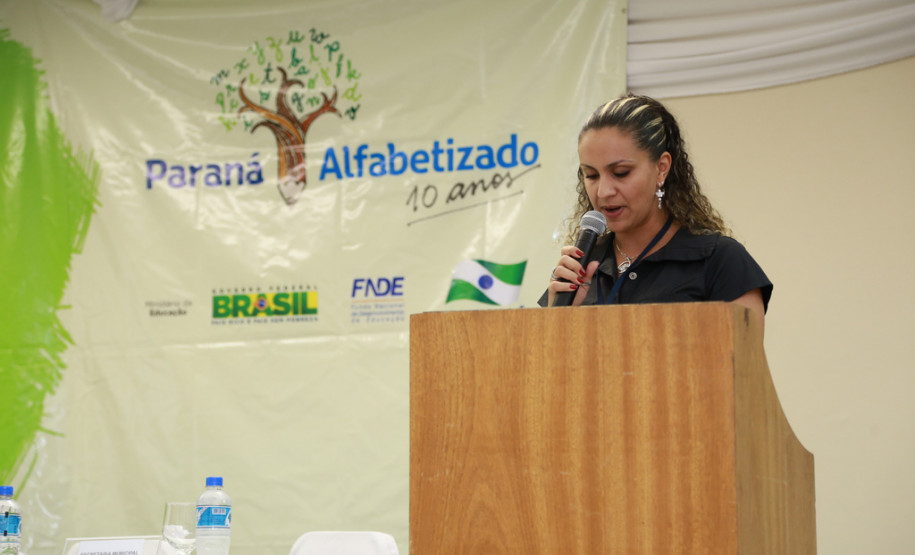 Encontro Estadual de Alfabetização e Educação de Jovens e Adultos (EJA) reúne os 399 secretários municipais de Educação do Paraná. <br />
<br />
Veja mais fotos em: <a href=" http://www.flickr.com/photos/flavioarns/sets/72157638340611965/page2/" target="_blank"> http://www.flickr.com/photos/flavioarns </a>
