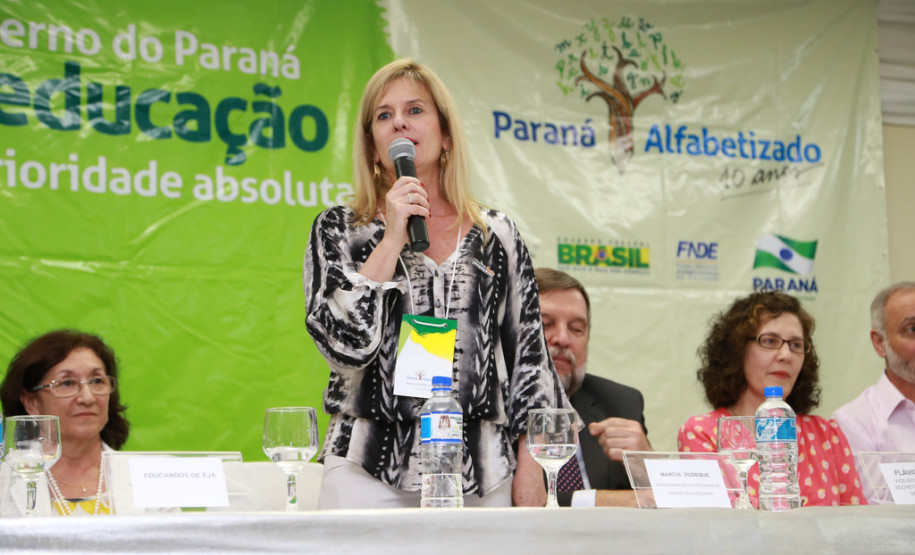 Encontro Estadual de Alfabetização e Educação de Jovens e Adultos (EJA) reúne os 399 secretários municipais de Educação do Paraná. <br />
<br />
Veja mais fotos em: <a href=" http://www.flickr.com/photos/flavioarns/sets/72157638340611965/page2/" target="_blank"> http://www.flickr.com/photos/flavioarns </a>