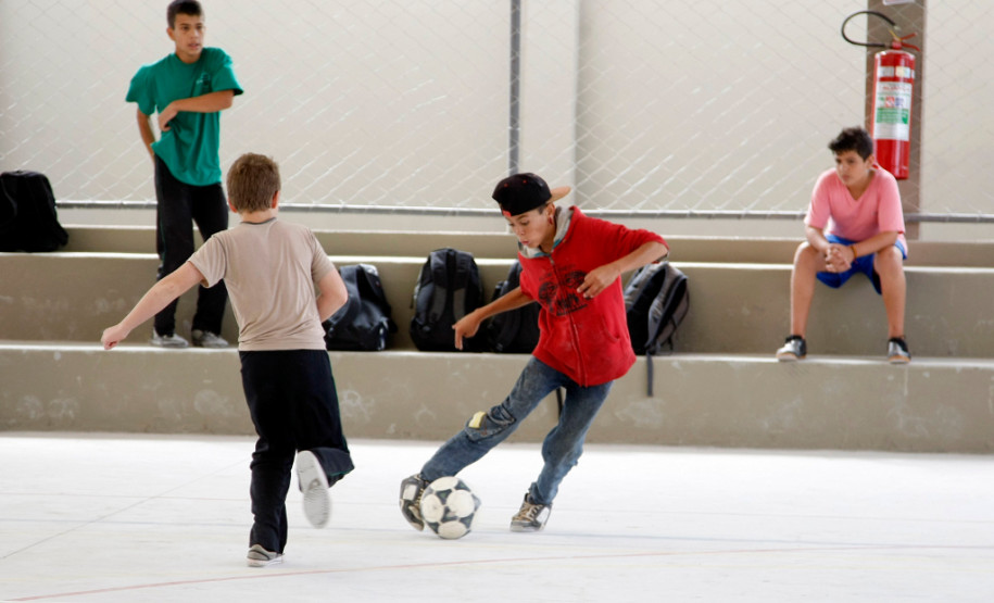 Quem quer a voltar a estudar na rede estadual, além de alunos vindos da rede particular, e de outros municípios ou estados devem ir na escola até sexta (13). 

Na foto alunos da Escola Estadual Geraldina da Mota.