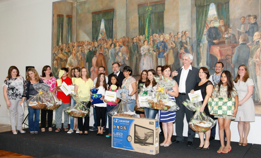 “A Arte de contar e poetizar o pão" é incentivo para o uso da língua portuguesa na produção de contos e poemas sobre importância social, econômica e cultural do pão.