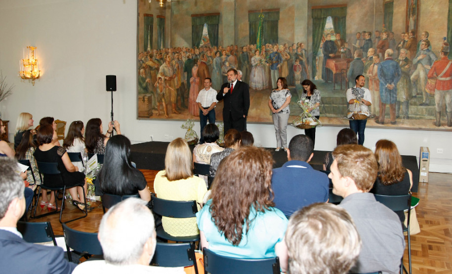 “A Arte de contar e poetizar o pão" é incentivo para o uso da língua portuguesa na produção de contos e poemas sobre importância social, econômica e cultural do pão.