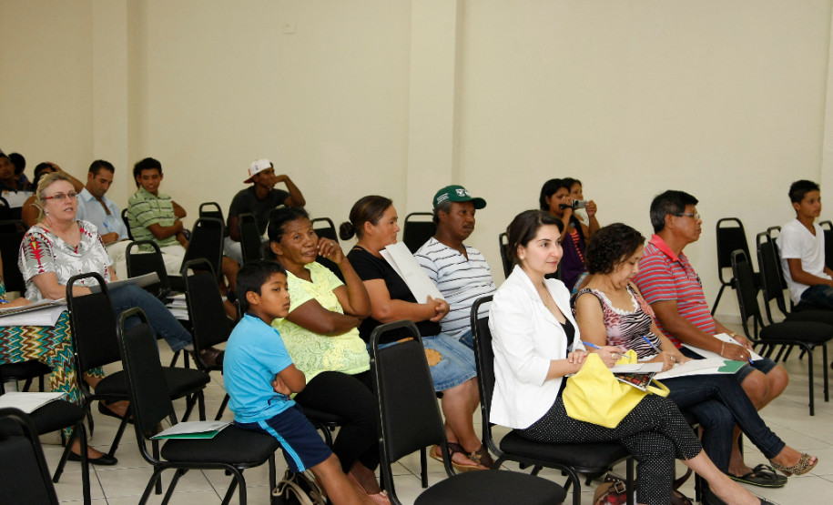 Representantes da etnia indígena xetá estão reunidos em Curitiba para debater educação, saúde e a demarcação de terras indígenas no estado. 10-12-13. Foto: Hedeson Alves
