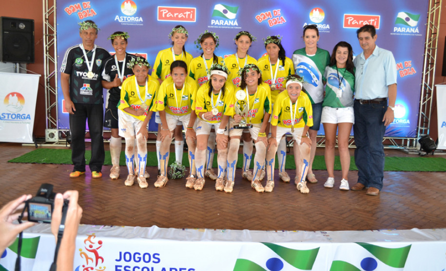 Categoria feminino A - 1º: Colégio Estadual Ouro Verde – Ouro Verde do Oeste.