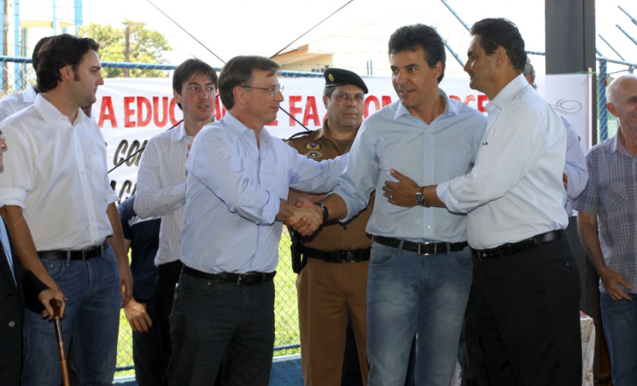Beto Richa assinou nesta quinta-feira (12) ordens de serviço para as obras de construção de Centros Estaduais de Educação Profissional de Londrina e Ibiporã.