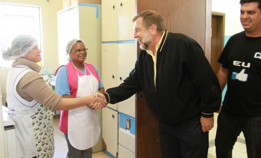 Mais de 30 profissionais serão beneficiados com a medida, entre agentes educacionais e gestores.