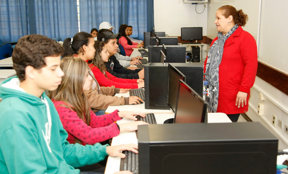 As escolas da rede estadual de educação começam na próxima semana, de 16 a 20 de dezembro, a distribuição de aulas para o ano letivo de 2014.