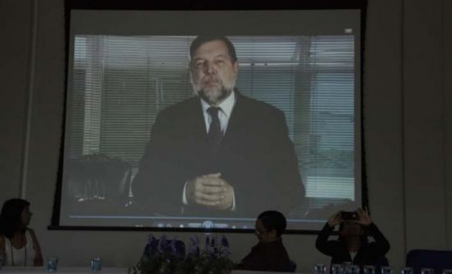 Programa de Desenvolvimento Educacional (PDE) reuniu professores dos 32 Núcleos Regionais de Educação em oito instituições de Ensino Superior diferentes.