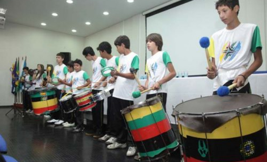 Programa de Desenvolvimento Educacional (PDE) reuniu professores dos 32 Núcleos Regionais de Educação em oito instituições de Ensino Superior diferentes.