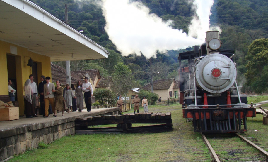 A TV éParaná exibe nesta quinta-feira (19), às 23h, o making of da série A Saga.