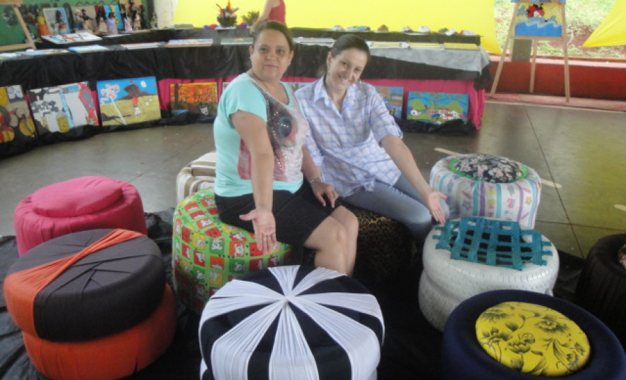 A reciclagem de pneus tornou-se tema de projeto no Colégio Estadual Helena Kolody, em Sarandi. A proposta envolveu as disciplinas de arte e de filosofia.