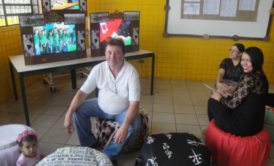 A reciclagem de pneus tornou-se tema de projeto no Colégio Estadual Helena Kolody, em Sarandi. A proposta envolveu as disciplinas de arte e de filosofia.