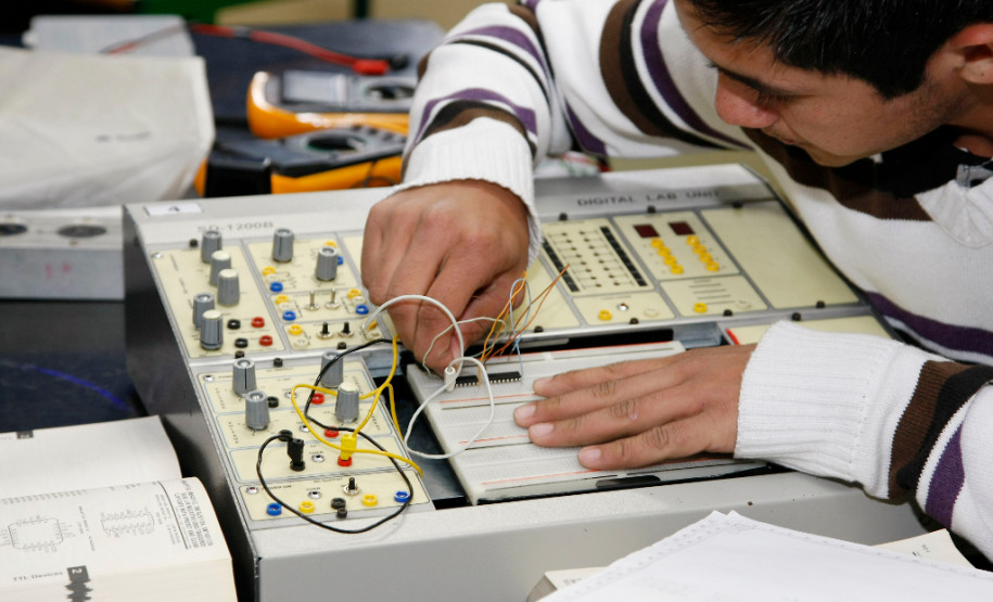 Centro Estadual de Educação Profissional de Curitiba. 16-08-13.