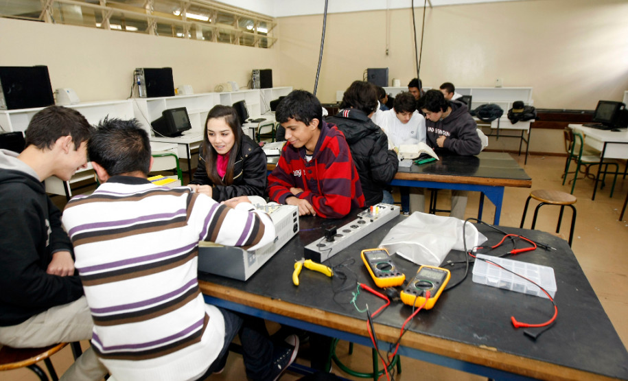 CEEP Curitiba - Centro Estadual de Educacão Profissional de Curitiba. 26-11-13.