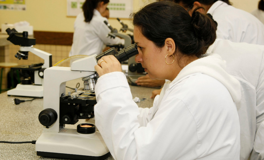 CEEP Curitiba - Centro Estadual de Educacão Profissional de Curitiba. 26-11-13.