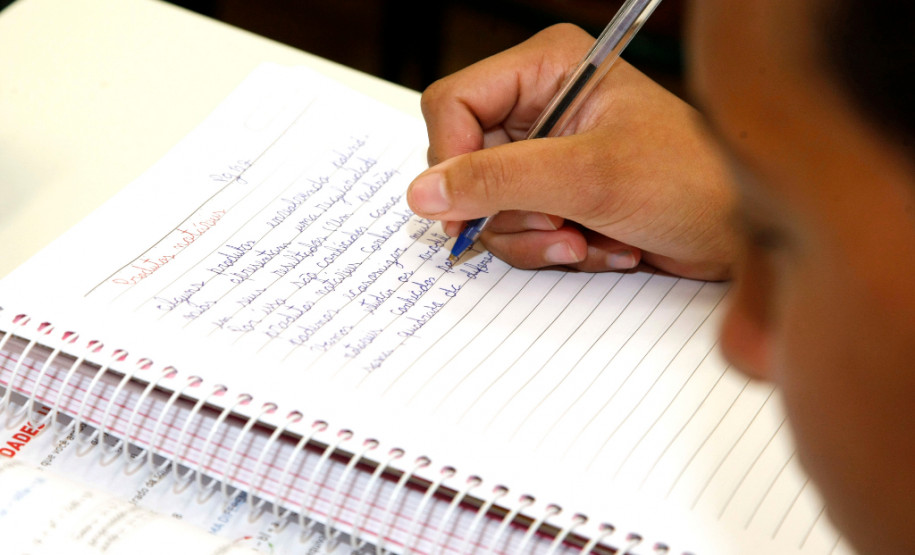 Novo Calendário Escolar já está sendo impresso Colégio Estadual Benedito João Cordeiro, em Curitiba. 29-07-13.