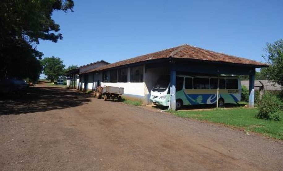 No Ceep Assis Brasil serão construídos dois dormitórios masculinos e um feminino com capacidade para atender até 180 alunos que vêm de cidades vizinhas e também de outras regiões do Estado. Os novos blocos terão quartos equipados com camas, armários individuais, sala de estudos com mesas e cadeiras e banheiros. Cada prédio contará ainda com salas de reunião e sala multiuso com sofás, televisão, livros, jornais e revistas, além de utensílios domésticos.