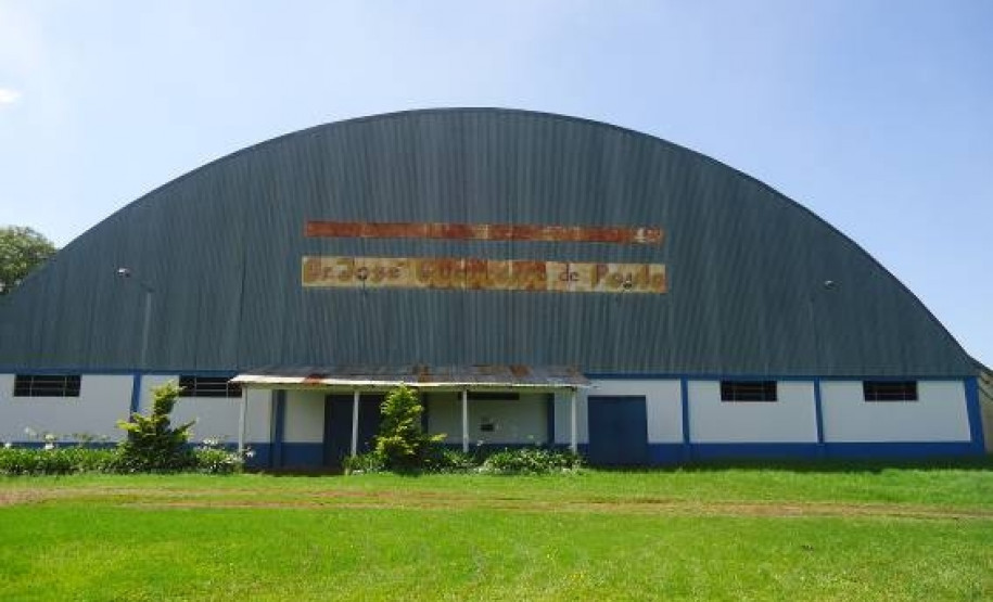 No Ceep Assis Brasil serão construídos dois dormitórios masculinos e um feminino com capacidade para atender até 180 alunos que vêm de cidades vizinhas e também de outras regiões do Estado. Os novos blocos terão quartos equipados com camas, armários individuais, sala de estudos com mesas e cadeiras e banheiros. Cada prédio contará ainda com salas de reunião e sala multiuso com sofás, televisão, livros, jornais e revistas, além de utensílios domésticos.