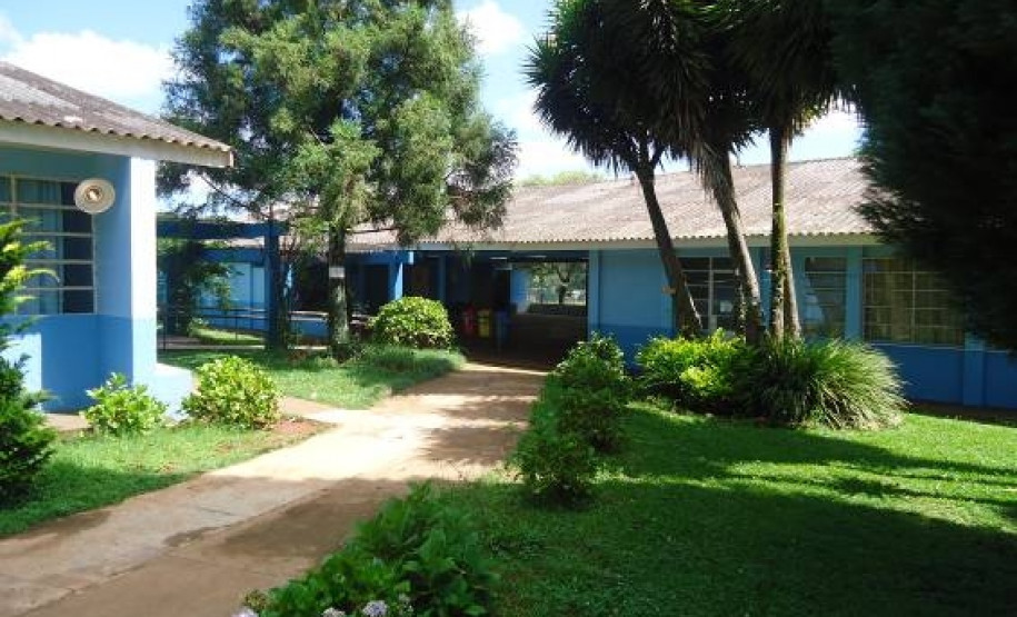 No Ceep Assis Brasil serão construídos dois dormitórios masculinos e um feminino com capacidade para atender até 180 alunos que vêm de cidades vizinhas e também de outras regiões do Estado. Os novos blocos terão quartos equipados com camas, armários individuais, sala de estudos com mesas e cadeiras e banheiros. Cada prédio contará ainda com salas de reunião e sala multiuso com sofás, televisão, livros, jornais e revistas, além de utensílios domésticos.