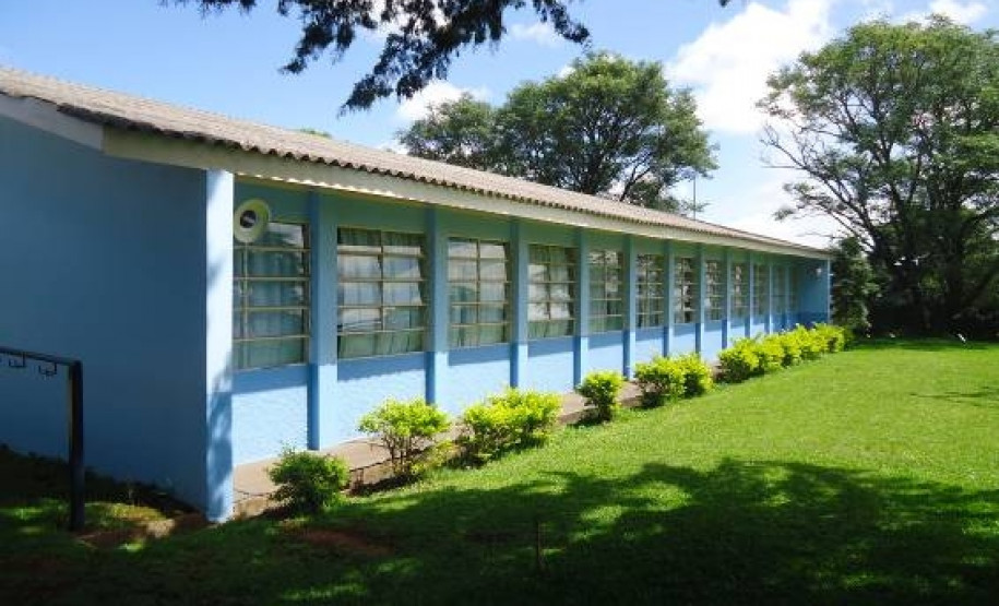 No Ceep Assis Brasil serão construídos dois dormitórios masculinos e um feminino com capacidade para atender até 180 alunos que vêm de cidades vizinhas e também de outras regiões do Estado. Os novos blocos terão quartos equipados com camas, armários individuais, sala de estudos com mesas e cadeiras e banheiros. Cada prédio contará ainda com salas de reunião e sala multiuso com sofás, televisão, livros, jornais e revistas, além de utensílios domésticos.