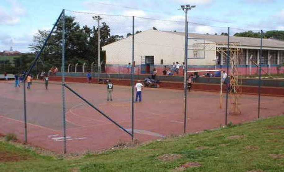 Cada unidade deverá atender até 900 alunos, com espaços para salas de aula, bibliotecas, banheiros e dependências administrativas.