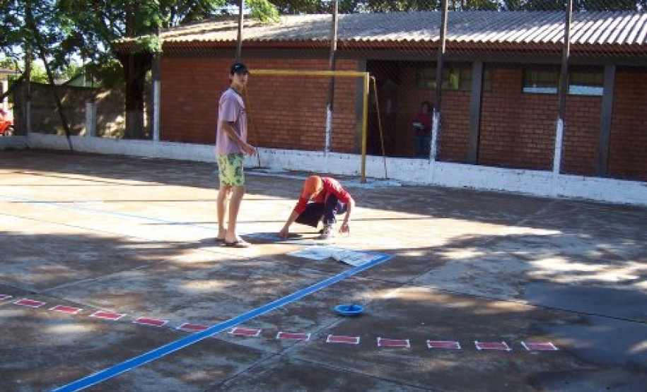 Cada unidade deverá atender até 900 alunos, com espaços para salas de aula, bibliotecas, banheiros e dependências administrativas.
