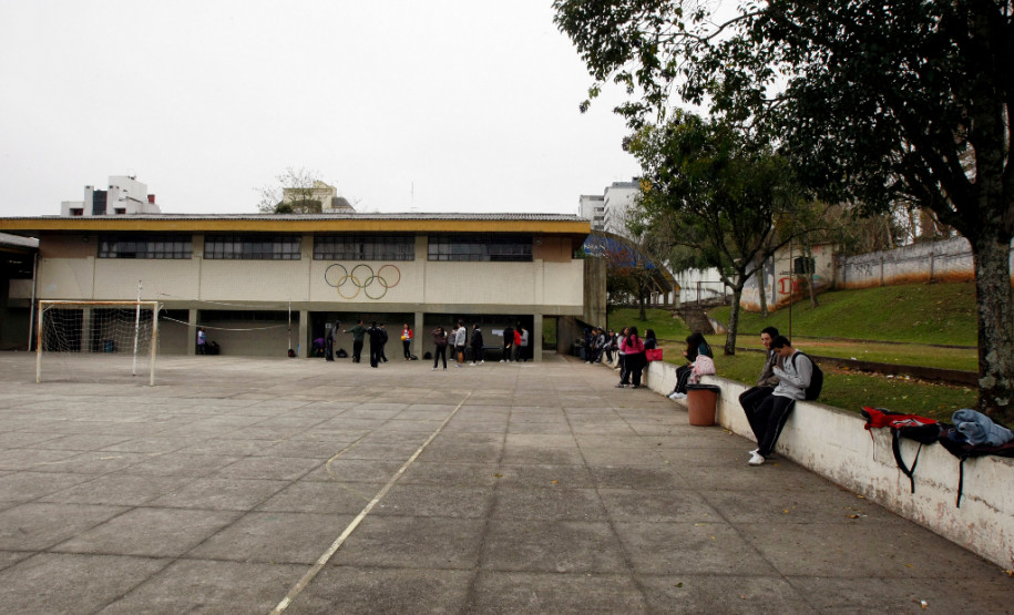 Colégio Estadual Loureiro Fernandes. 05-07-13.