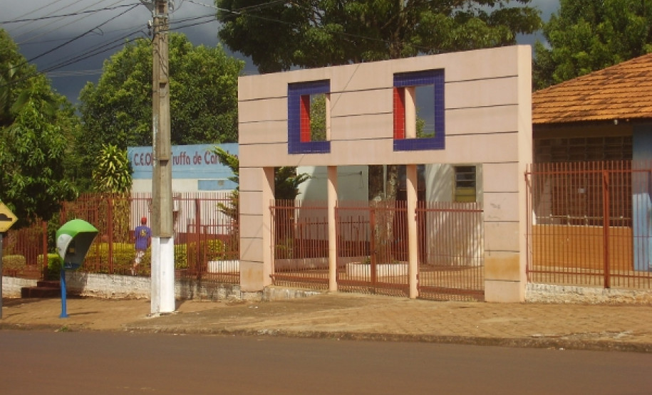 Colégio Estadual Olinda Truffa de Carvalho.