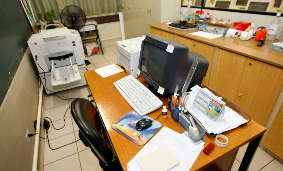 Em 2013, as 2,5 mil escolas estaduais do Paraná receberam R$ 110 milhões em cotas para serviços de manutenção, reparos e consumo. Na foto, material no Colégio Estadual Olindamir Merlin Claudina, em Fazenda Rio Grande. 22-05-13.