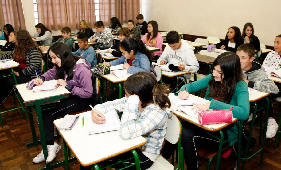 Educação tem 90% dos alunos matriculados para o novo ano letivo Nos registros preliminares, constam 899.335 alunos da educação básica, que abrange os ensinos fundamental, médio e profissional. Foto do Colégio Estadual Benedito João Cordeiro, em Curitiba, 2013.
