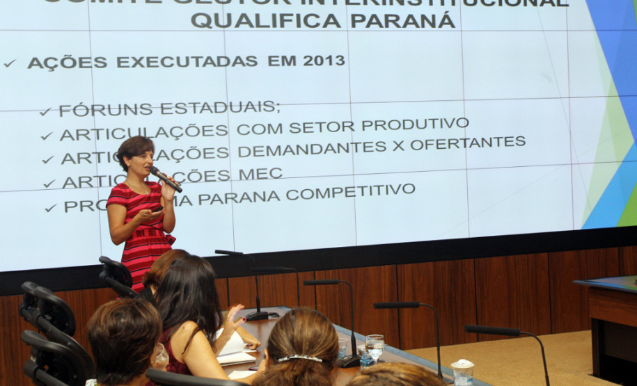 Paraná teve 47 mil matrículas no Pronatec em 2013 Comitê Gestor responsável por programas na área de qualificação profissional reuniu-se para avaliar as ações do ano passado e traçar planos para 2014.
