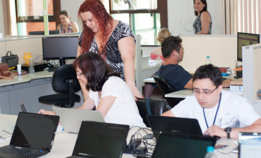 Cerca de 100 mil profissionais, entre professores, pedagogos, gestores e agentes educacionais da rede estadual de educação do Paraná participam, de 3 a 7 de fevereiro, da Semana Pedagógica.