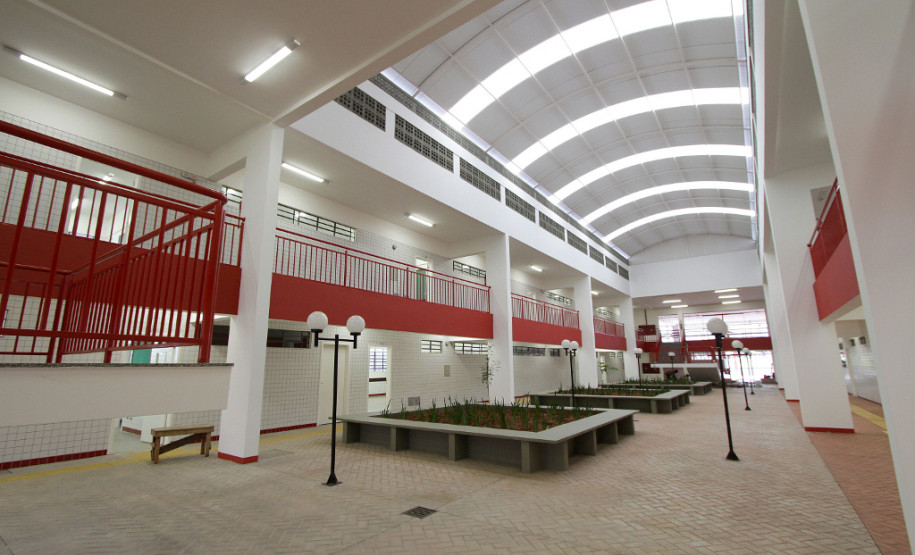 Na cidade de Terra Roxa, o novo Ceep vai iniciar o ano letivo com os cursos técnicos em recursos humanos e vendas, na modalidade subsequente, para aqueles alunos que já terminaram o ensino médio. Também será ofertado o curso técnico em vestuário, na modalidade integrada ao ensino médio.