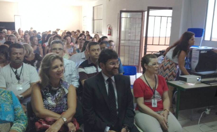 Semana pedagógica nas escolas do Sistema Penitenciário A parceria entre a Secretaria da Justiça e a Secretaria da Educação permite que 375 profissionais da educação atuem no Sistema Prisional do Paraná.