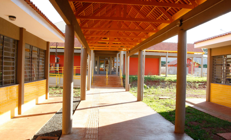 O novo prédio do Colégio Estadual Jardim Universitário, de Sarandi, que será inaugurado pelo governador, às 10 horas, fica na avenida Conceição Aparecida Magalhães, 673, no bairro Parque Alvamar II