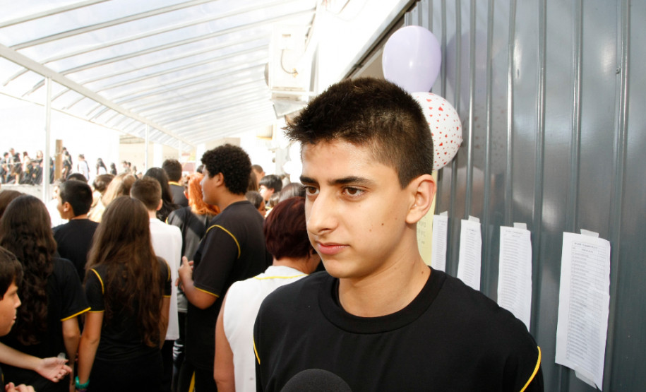 O aluno Guilherme da Silva, do 3° ano, estuda no colégio há 10 anos. Para ele concluir o ensino médio no novo colégio será a realização de um sonho. “Eu praticamente acompanhei toda a mudança da escola. A minha expectativa é muito grande, principalmente porque estou concluindo o ensino médio”, disse. 10-02-14.