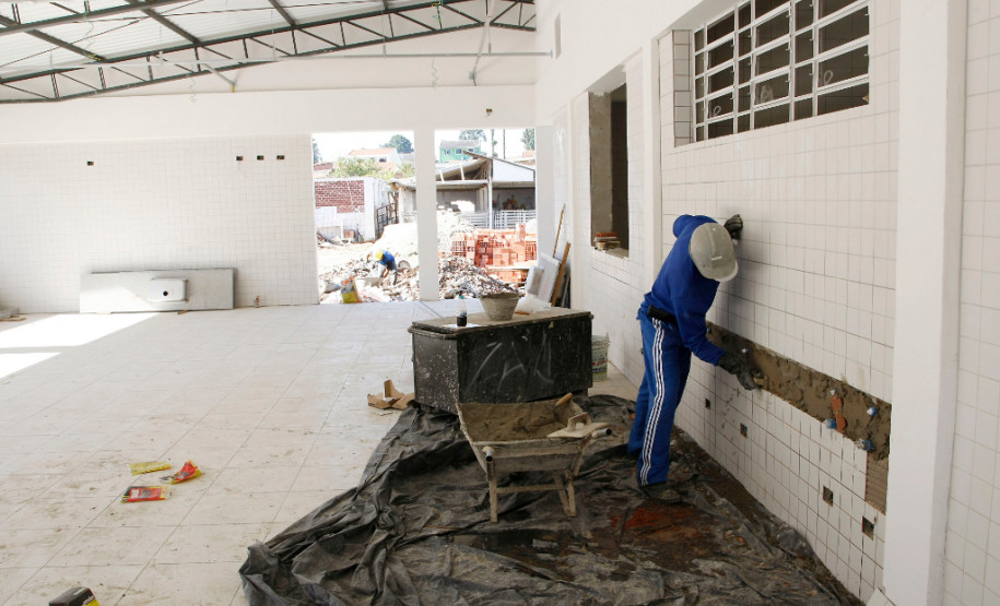 Volta às aulas no Colégio Estadual Yvone Pimentel em Curitiba. 10-02-14.