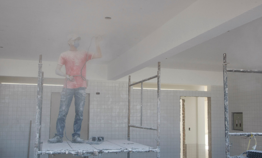 Volta às aulas no Colégio Estadual Yvone Pimentel em Curitiba. 10-02-14.