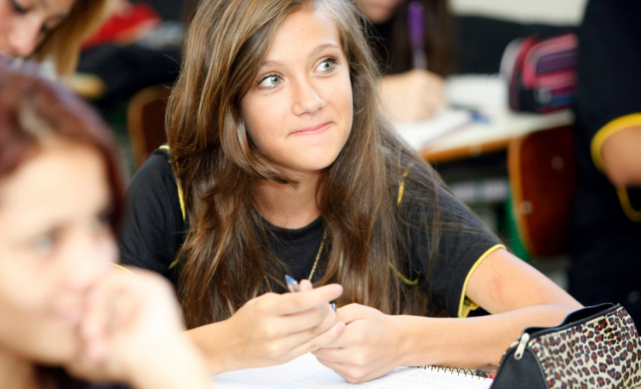 Volta às aulas no Colégio Estadual Yvone Pimentel em Curitiba. 10-02-14.