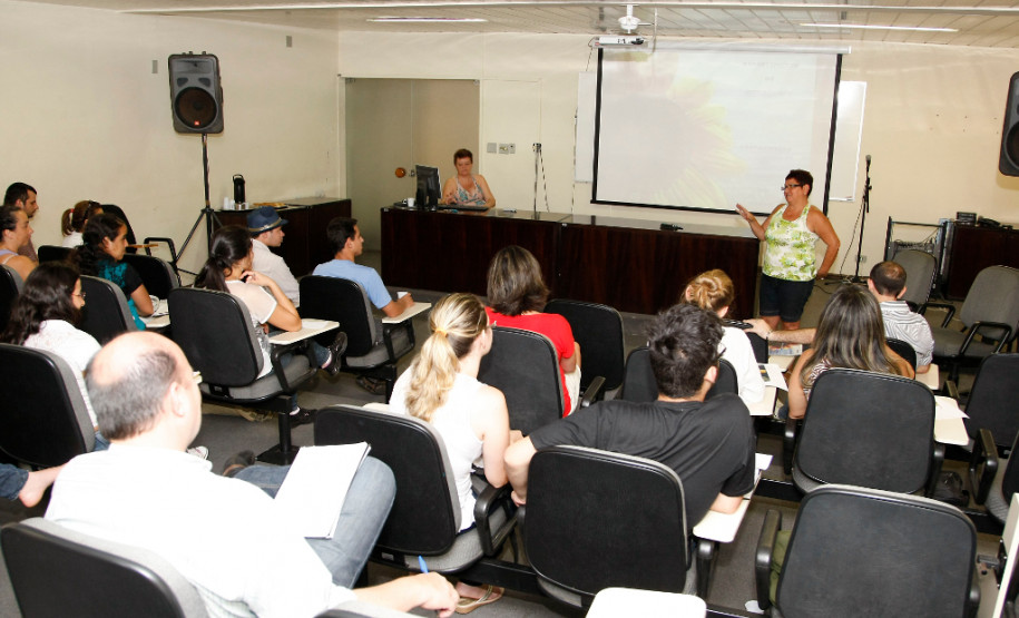 Estudantes de Licenciatura Interdisciplinar em Educação no Campo se reuniram com a Coordenação de Educação Escolar do Campo da Secretaria. 11-02-14.