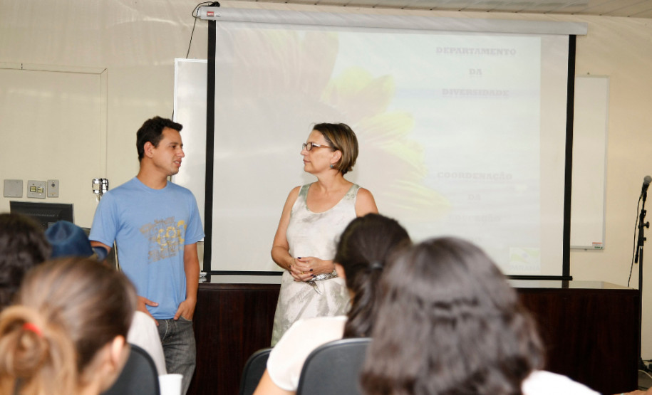 Estudantes de Licenciatura Interdisciplinar em Educação no Campo se reuniram com a Coordenação de Educação Escolar do Campo da Secretaria. 11-02-14.