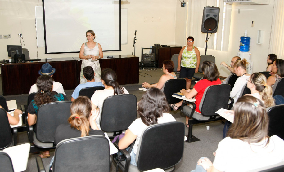 Estudantes de Licenciatura Interdisciplinar em Educação no Campo se reuniram com a Coordenação de Educação Escolar do Campo da Secretaria. 11-02-14.