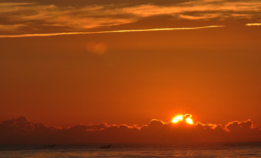 Dez estados das regiões Sul, Sudeste e Centro-Oeste, além do Distrito Federal, deverão atrasar o relógio em uma hora, à meia-noite de sábado para domingo.